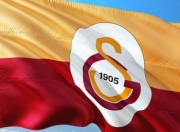 大比分获胜引发热议！塔图姆在巴塞罗那比赛中持续失利赢得满堂喝彩